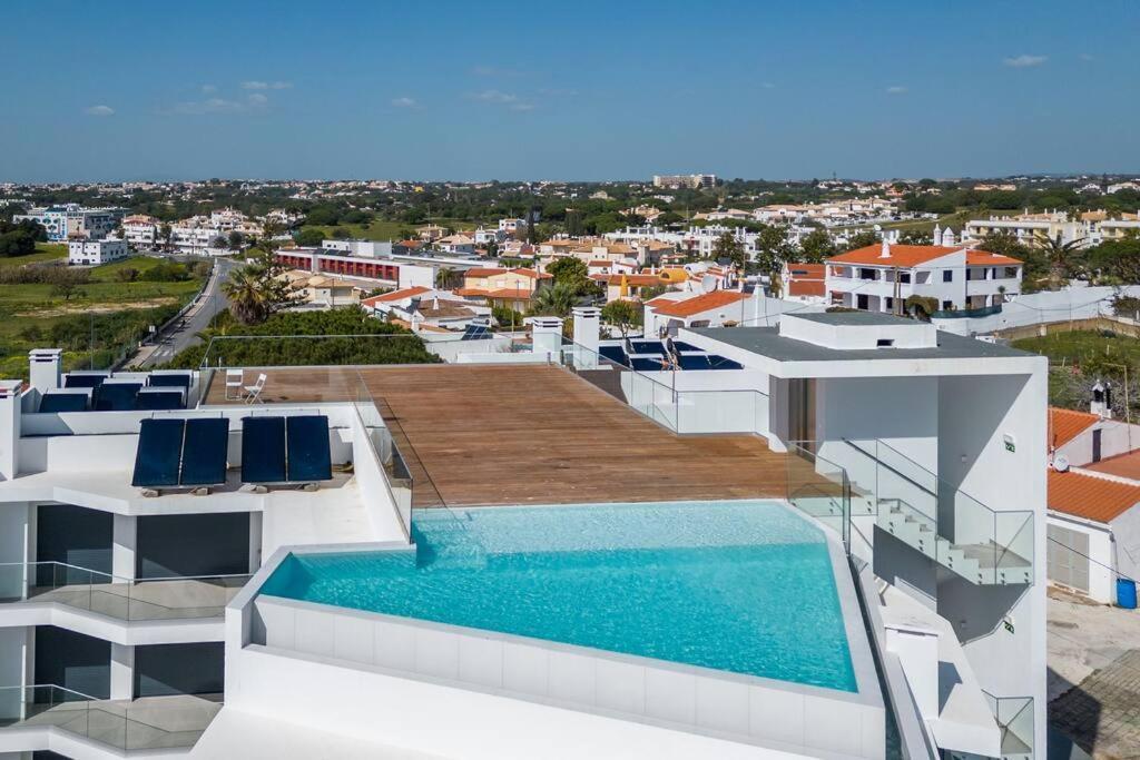 Perfect Place To Escape To With Rooftop Infinity Pool Daire Olhos de Agua  Dış mekan fotoğraf