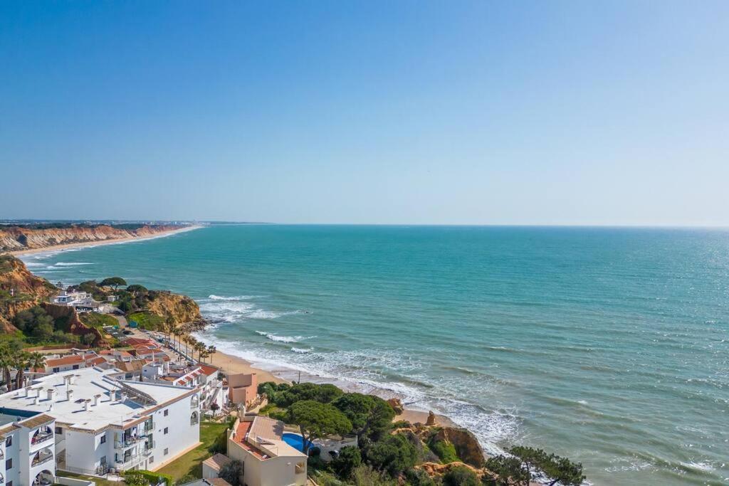 Perfect Place To Escape To With Rooftop Infinity Pool Daire Olhos de Agua  Dış mekan fotoğraf